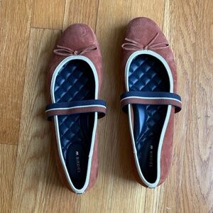 Birdies hummingbirds in brown suede and navy accent size 91/2